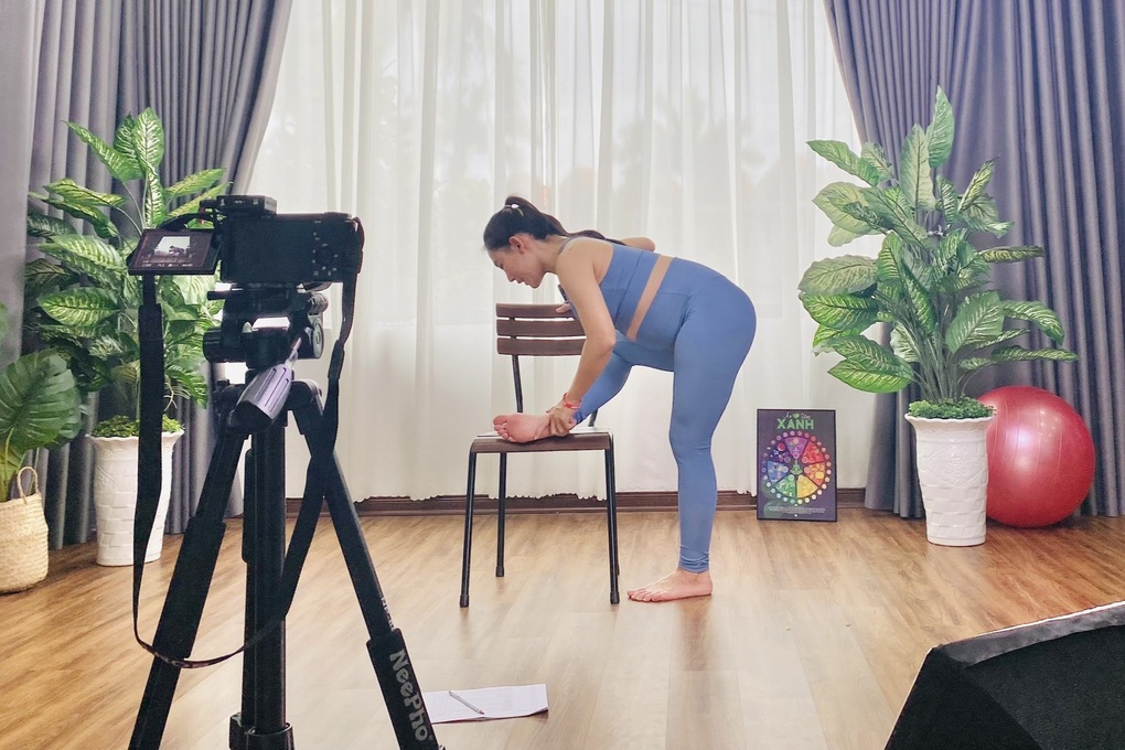 Á hoàng yoga Việt mang thai tháng thứ 8 vẫn tập yoga 30 phút mỗi ngày - 5 Á hoàng yoga Việt mang thai tháng thứ 8 vẫn tập yoga 30 phút mỗi ngày - 5
