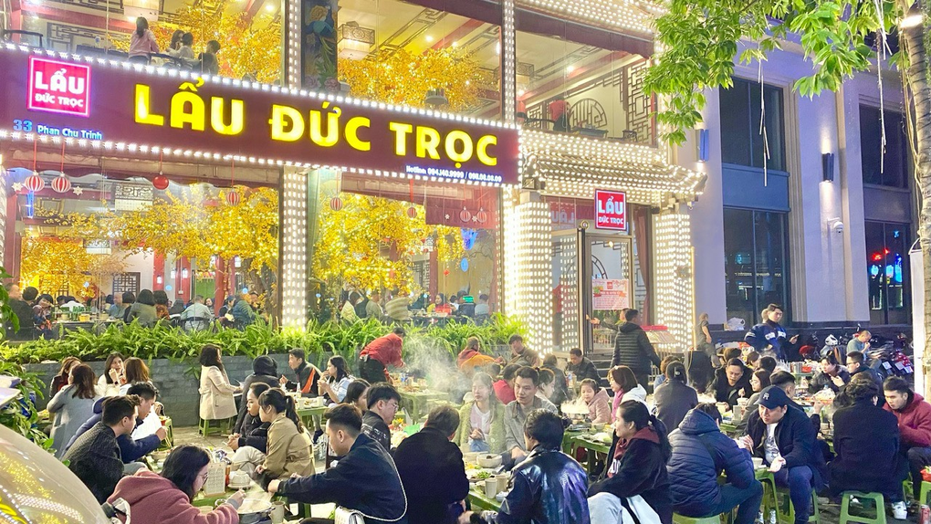 Lẩu Đức Trọc mở cửa phục vụ thực khách Hà Nội xuyên Tết - 2 Lẩu Đức Trọc mở cửa phục vụ thực khách Hà Nội xuyên Tết - 2