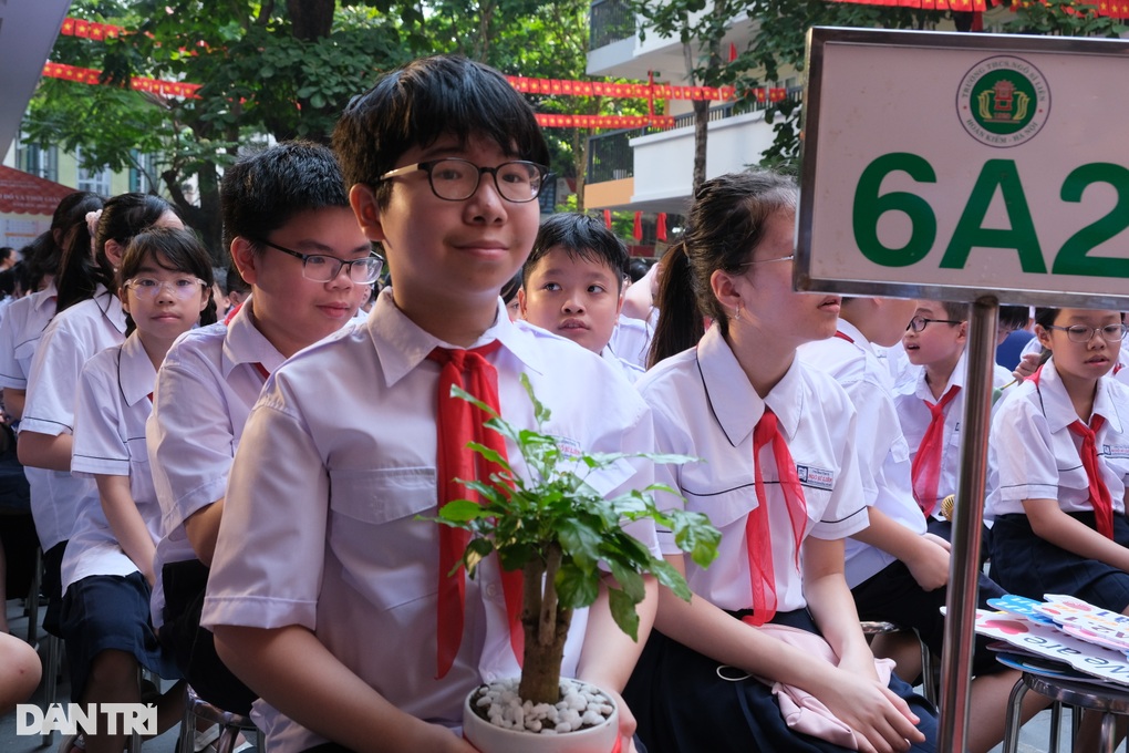 Món quà xanh trong ngày khai giảng tại ngôi trường hơn 100 năm tuổi - 5 Món quà xanh trong ngày khai giảng tại ngôi trường hơn 100 năm tuổi - 5