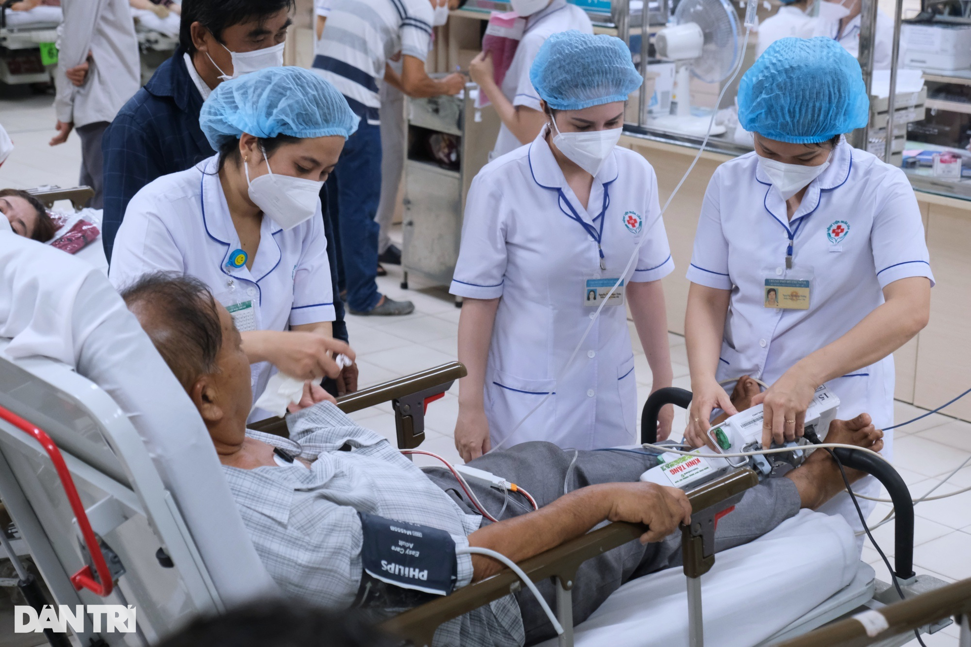 Bệnh viện cấp cứu hàng đầu TPHCM làm gì để bác sĩ không bị hành hung? - 2 Bệnh viện cấp cứu hàng đầu TPHCM làm gì để bác sĩ không bị hành hung? - 2