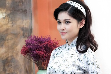 Nối gót Hoa hậu Mỹ Linh, Á hậu Thùy Dung lần đầu làm MC truyền hình