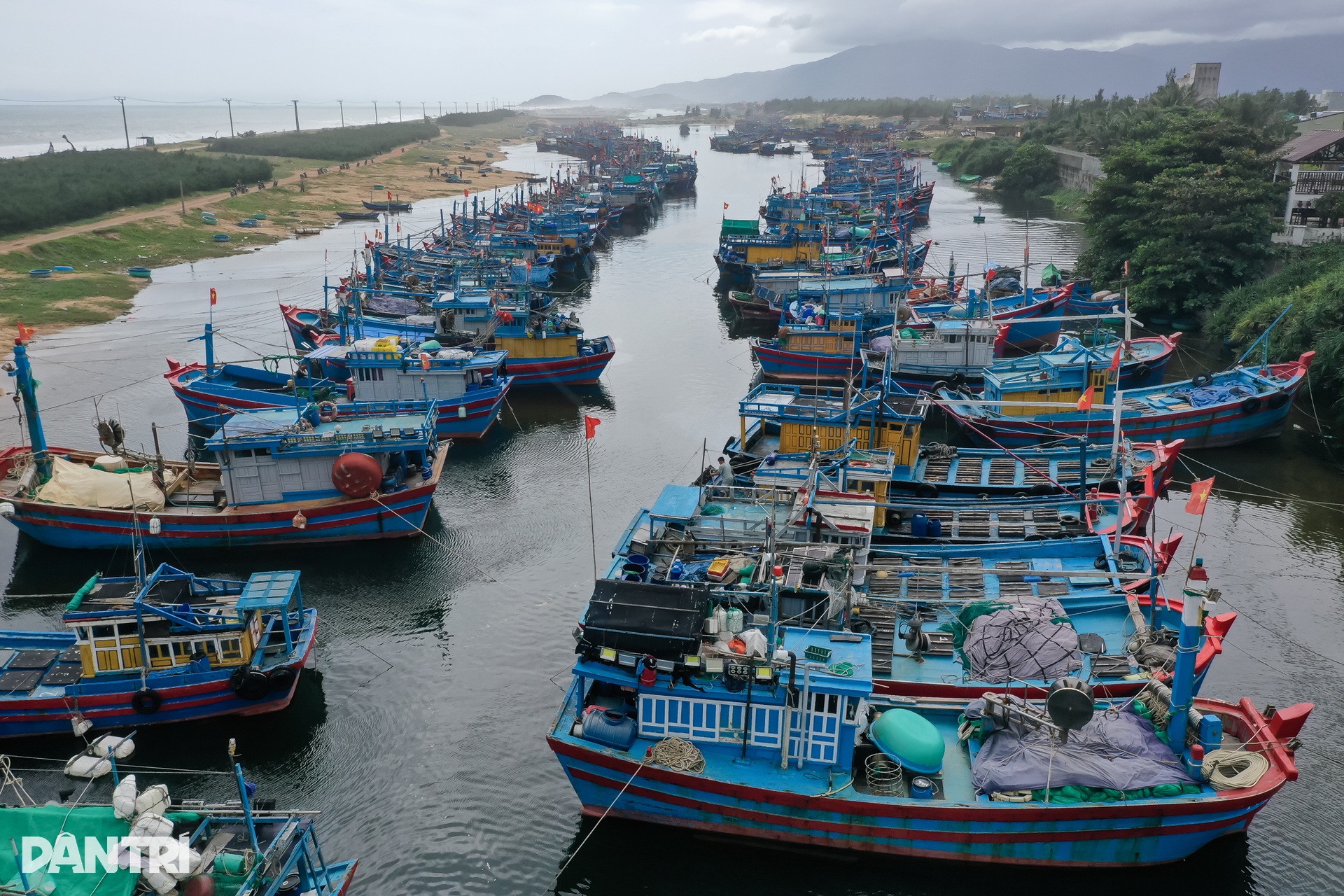 Ngư dân Đắk Lắk chạy đua ứng phó bão Kalmaegi - 1 Ngư dân Đắk Lắk chạy đua ứng phó bão Kalmaegi - 1