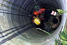 Mắc kẹt dưới giếng hoang 3 ngày, la hét nhưng dân làng tưởng ma ám