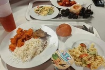 VĐV than trời vì đói ăn, cơm thiếu thịt tại Olympic