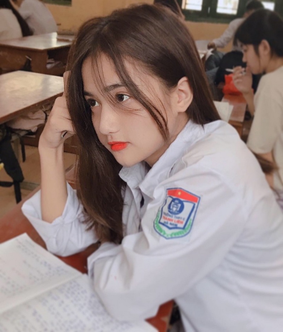 “Thiên thần đồng phục” Hà Nam không chỉ xinh đẹp mà còn học giỏi, làm cán bộ lớp - 1 “Thiên thần đồng phục” Hà Nam không chỉ xinh đẹp mà còn học giỏi, làm cán bộ lớp - 1