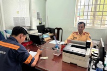 Xử phạt tài xế xe rác chuyển làn không đúng ở TPHCM