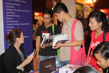 Thắt chặt xin thị thực du học Anh