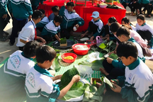 Thầy cô ở Kon Tum góp nếp, bánh chưng tặng học trò nghèo