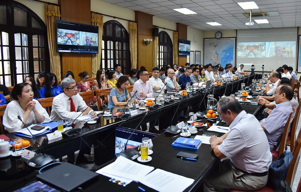 Vận dụng tư tưởng Hồ Chí Minh trong triển khai đường lối đối ngoại của Đảng - 2 Vận dụng tư tưởng Hồ Chí Minh trong triển khai đường lối đối ngoại của Đảng - 2