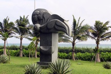 Tác phẩm điêu khắc ở công viên biển Tuy Hòa là sao chép?