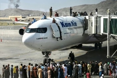 Tổng thống Afghanistan tiết lộ thời khắc bỏ trốn trước bủa vây của Taliban