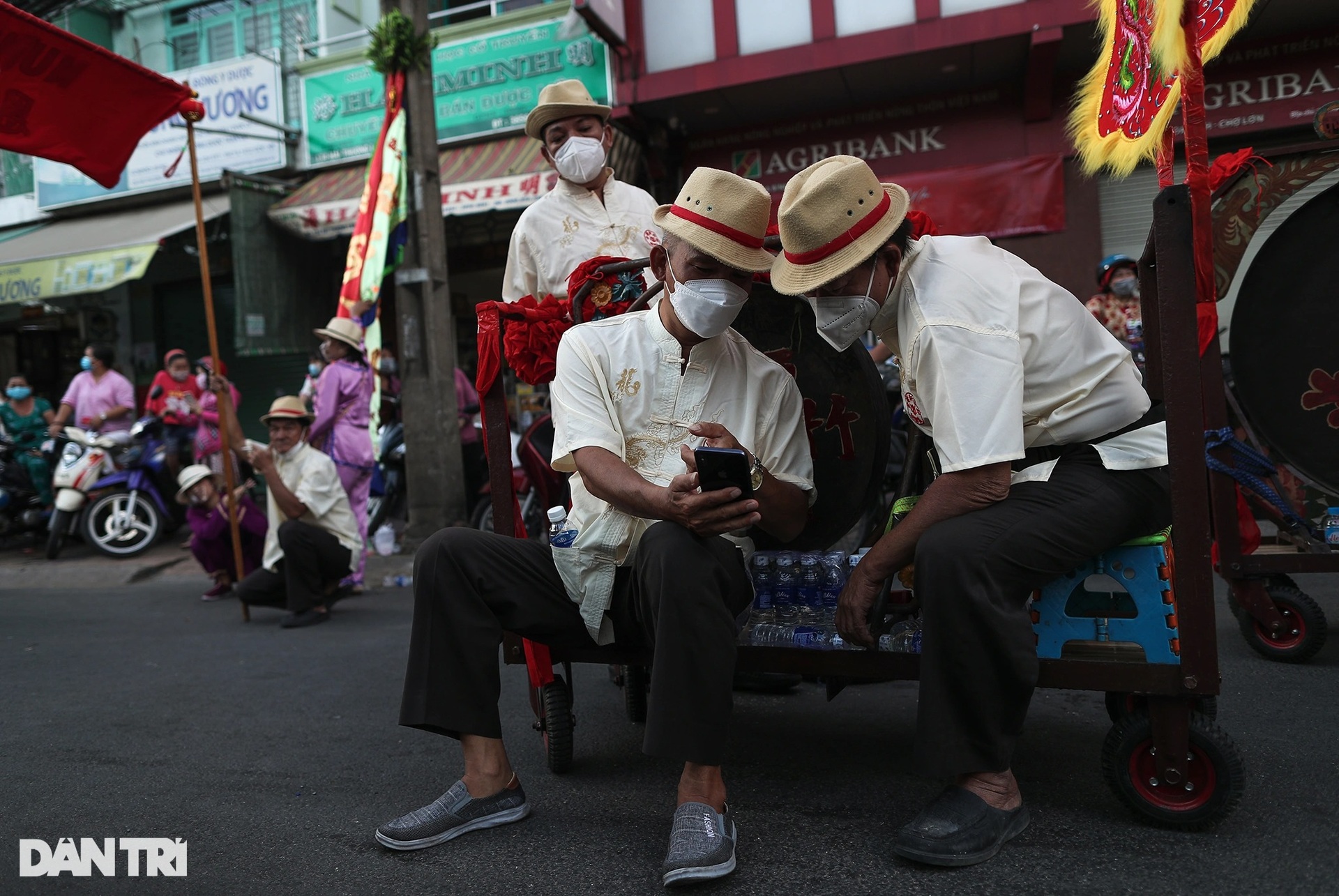 Hàng nghìn người tham gia Lễ hội Tết Nguyên tiêu đầy màu sắc ở TPHCM - 3