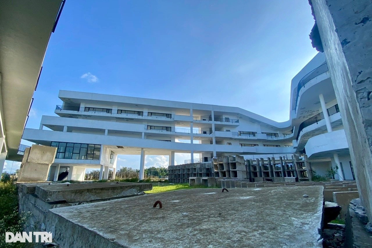 Det berømte spesialskoleprosjektet i Nghe An, som investerte nesten 100 milliarder VND, er forlatt - 7 Dự án trường chuyên nổi tiếng Nghệ An đã đầu tư gần 100 tỷ đồng bị bỏ không - 7