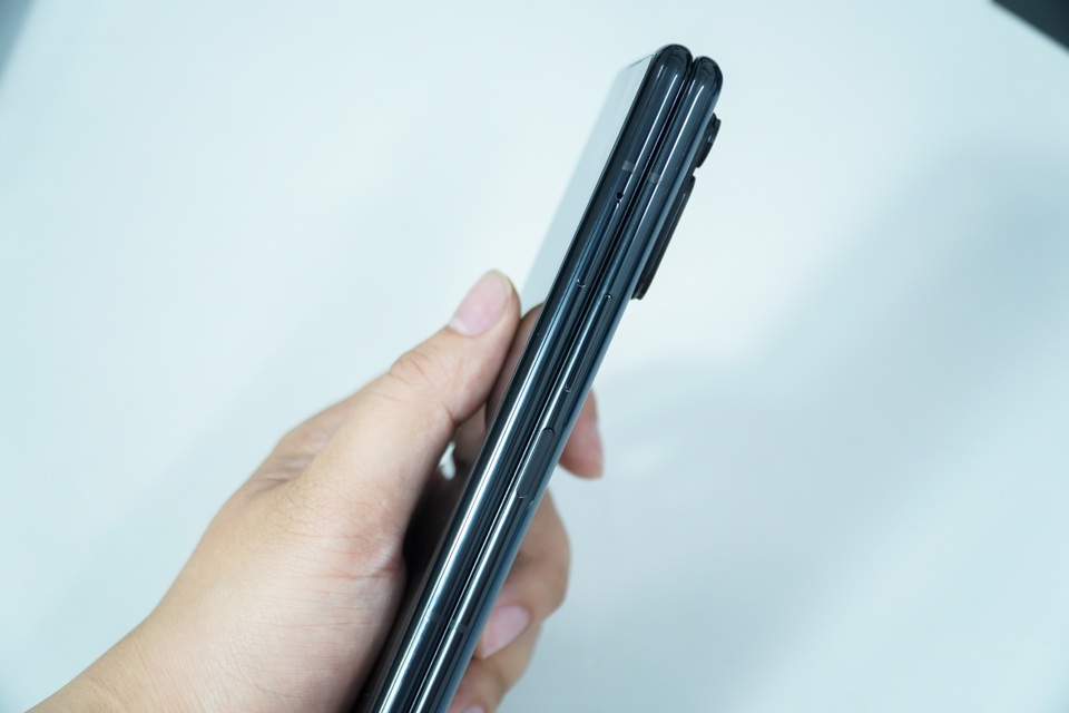 Trên tay Xiaomi Mi Mix Fold: giống Galaxy Z Fold2, giá 40 triệu đồng - 5 Trên tay Xiaomi Mi Mix Fold: giống Galaxy Z Fold2, giá 40 triệu đồng - 5