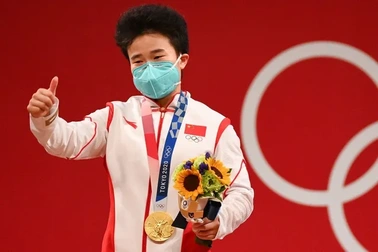 Vận động viên Trung Quốc gây kinh ngạc khi phá 3 kỷ lục Olympic