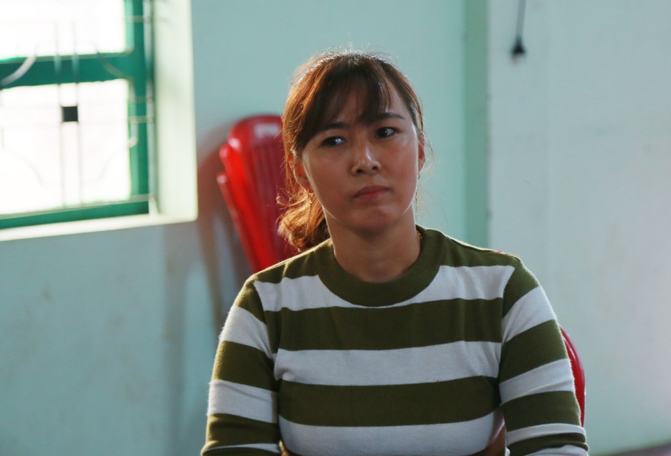 Những phụ nữ “bỏ nhà” đi giúp dân trong trận lụt “trăm năm mới thấy” - 4 Những phụ nữ “bỏ nhà” đi giúp dân trong trận lụt “trăm năm mới thấy” - 4