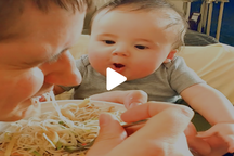 Clip vui: Những đứa trẻ “háu” ăn