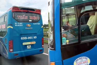 Kinh hoàng tài xế xe khách giường nằm lái xe bằng chân trên đường cao tốc