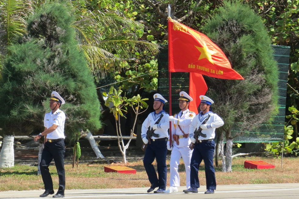 Tiếng nhạc Tiến quân ca giữa sóng Trường Sa và lời thề son sắt hòa vào Biển Đông - 10