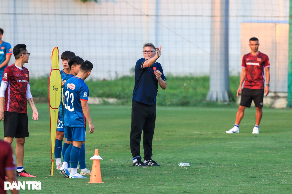 Đội hình nào cho tuyển Việt Nam dưới thời HLV Troussier? - 2 Đội hình nào cho tuyển Việt Nam dưới thời HLV Troussier? - 2