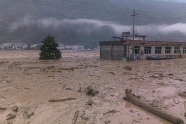 Trung Quốc vẫn khốn đốn vì mưa to và lở đất