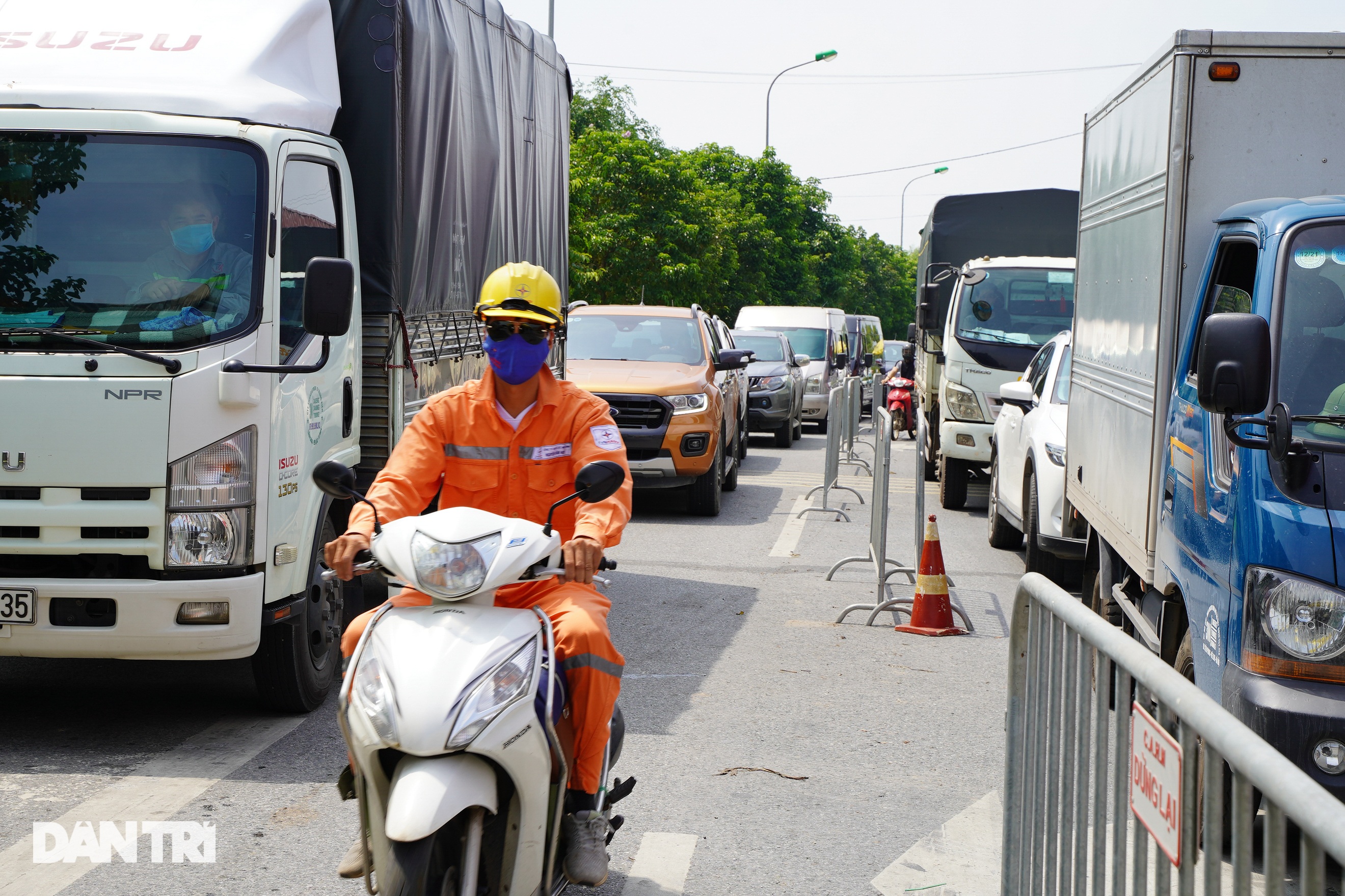 Chốt kiểm dịch cửa ngõ Hà Nội bất ngờ vắng vẻ sau chuỗi ngày ùn tắc kéo dài - 10 Chốt kiểm dịch cửa ngõ Hà Nội bất ngờ vắng vẻ sau chuỗi ngày ùn tắc kéo dài - 10