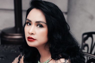 Thanh Lam hát “Màu Hoa Đỏ” tri ân bố mẹ