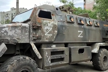 Cảnh đổ nát ở pháo đài Azovstal