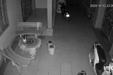 Người dân Thanh Hóa hốt hoảng chạy khỏi nhà khi động đất xảy ra