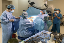 Sản phụ ở TPHCM sa dây rốn khi ngủ, 2 chân em bé lòi ra ngoài