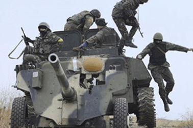 Xe tăng, trọng pháo Ukraine rầm rập tiến về Mariupol