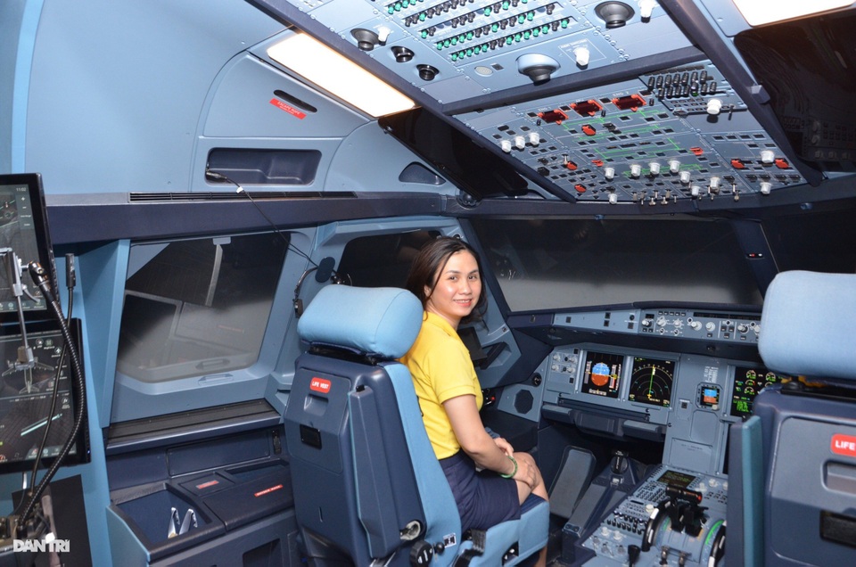 Du khách đến TPHCM được trải nghiệm làm phi công - 5