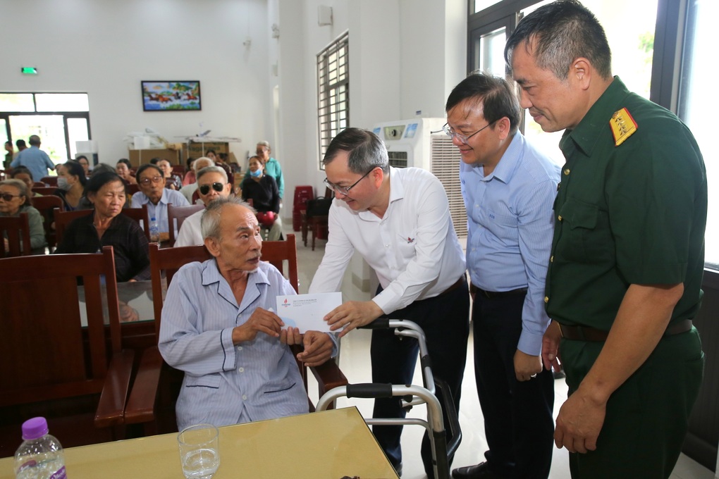BSR tổ chức nhiều hoạt động tri ân nhân Kỷ niệm 78 năm Ngày Thương binh Liệt sĩ - 4 BSR tổ chức nhiều hoạt động tri ân nhân Kỷ niệm 78 năm Ngày Thương binh Liệt sĩ - 4