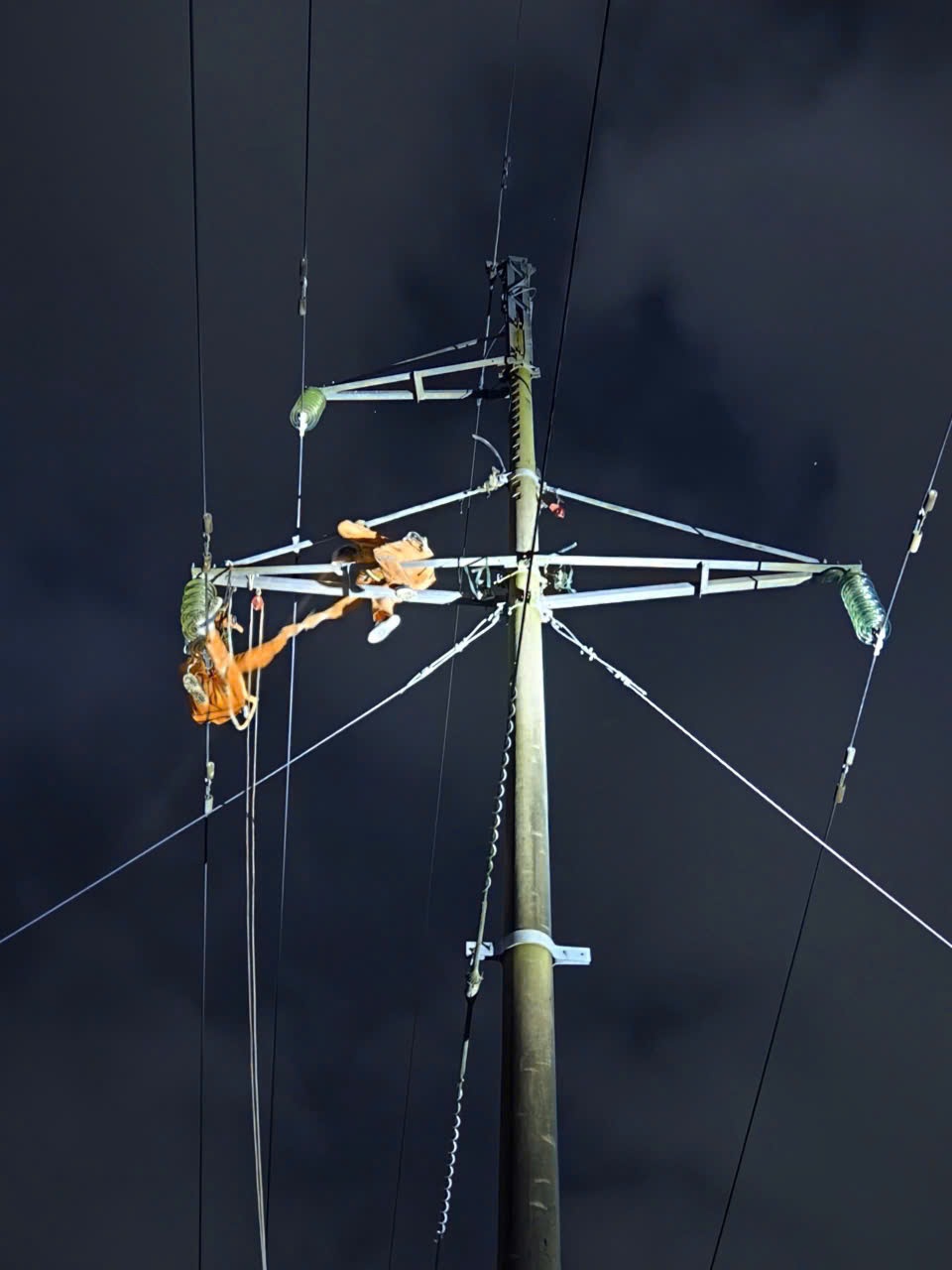 Ánh sáng xuyên màn đêm