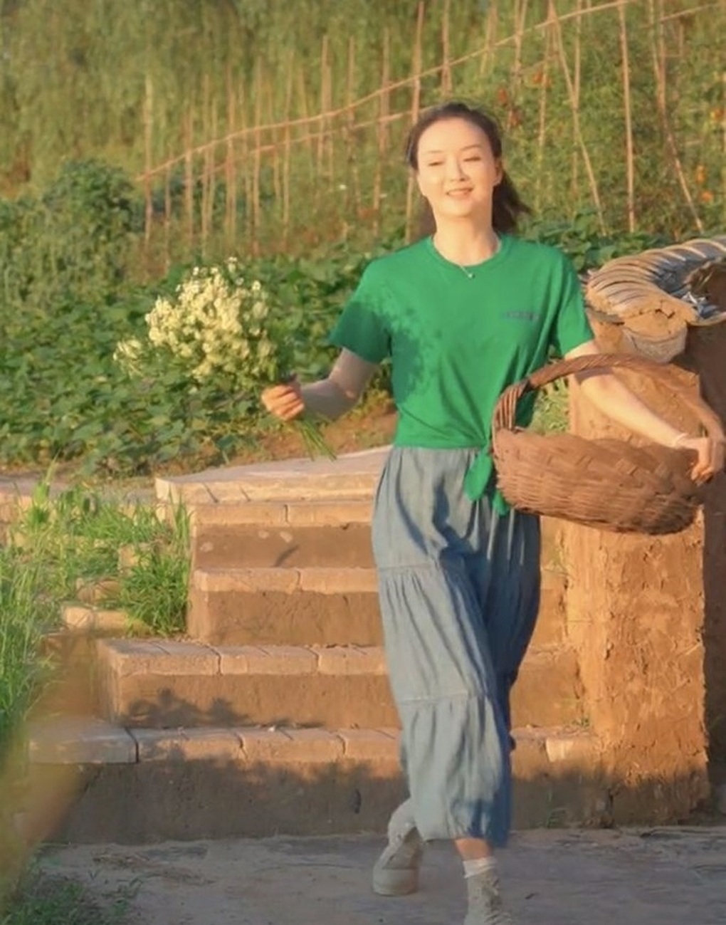 Chồng đại gia gặp khó khăn, mỹ nhân Hoàn Châu cách cách tìm cách mưu sinh - 4 Chồng đại gia gặp khó khăn, mỹ nhân Hoàn Châu cách cách tìm cách mưu sinh - 4