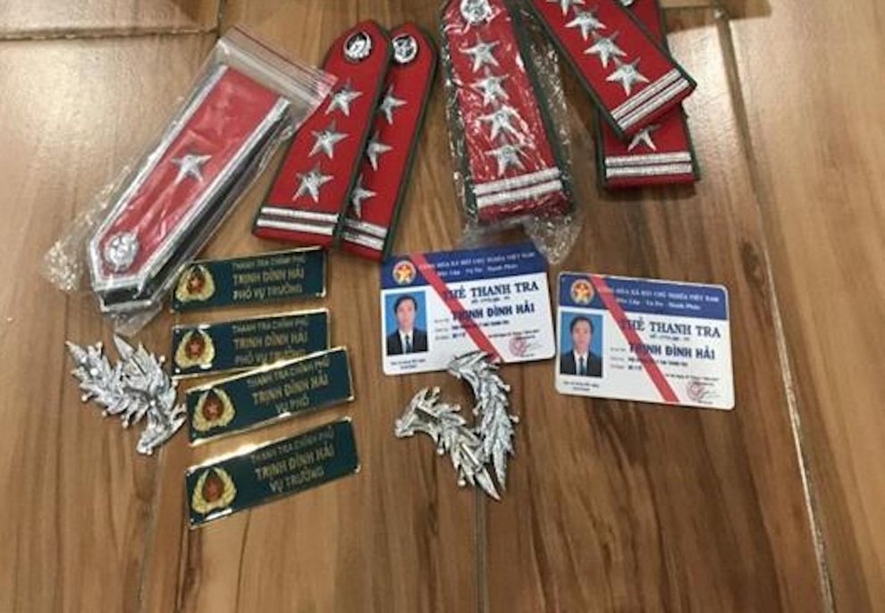 Khởi tố kẻ tự xưng Vụ trưởng Thanh tra Chính phủ để thông chốt chống dịch - 2 Khởi tố kẻ tự xưng Vụ trưởng Thanh tra Chính phủ để thông chốt chống dịch - 2