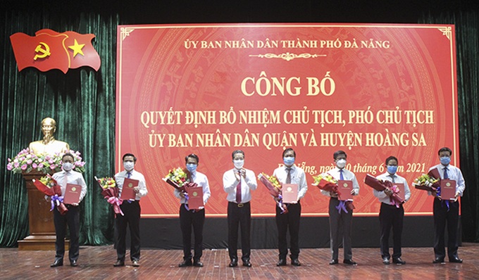 Đà Nẵng bổ nhiệm Chủ tịch, Phó Chủ tịch các quận và huyện đảo Hoàng Sa - Ảnh 1.