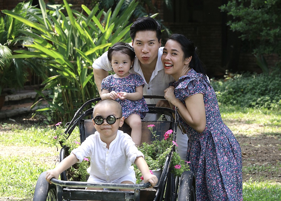 Con gái nhỏ của Quốc Nghiệp lần đầu diễn xiếc trên sân khấu cùng ba - 7 Con gái nhỏ của Quốc Nghiệp lần đầu diễn xiếc trên sân khấu cùng ba - 7