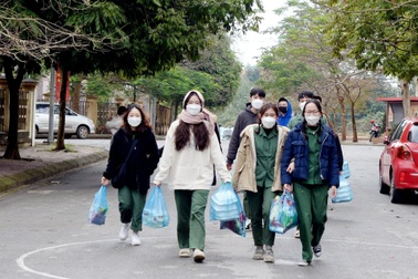 ĐH Kinh tế quốc dân nói gì về SV học quốc phòng kêu F0 tăng, tắm nước lạnh