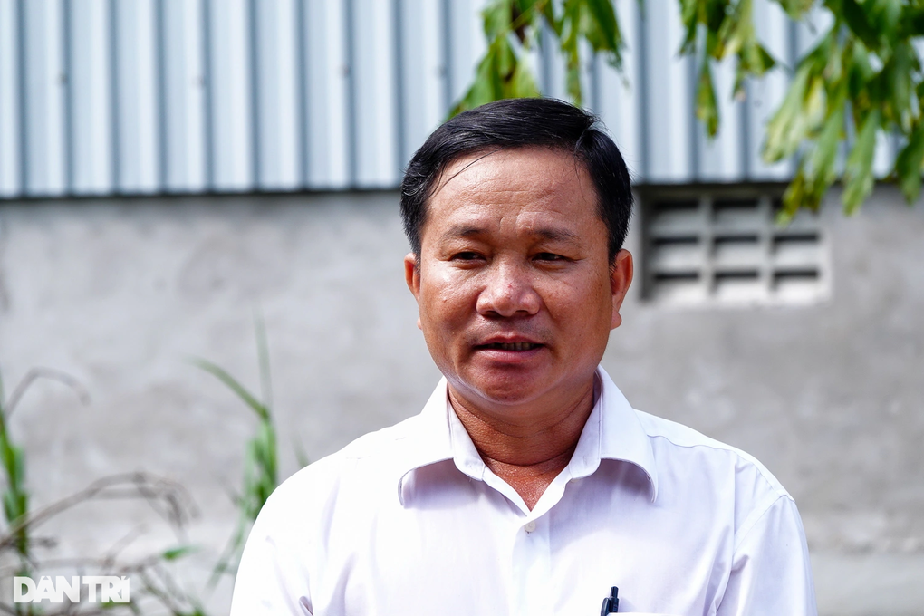 Người đàn ông bệnh tật một mình nuôi con được báo Dân trí tặng nhà Nhân ái - 4 Người đàn ông bệnh tật một mình nuôi con được báo Dân trí tặng nhà Nhân ái - 4