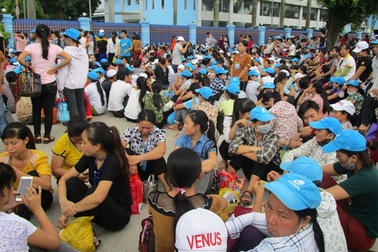 Thanh Hóa: Khoảng 8.000 công nhân đình công vì không có nhà để xe