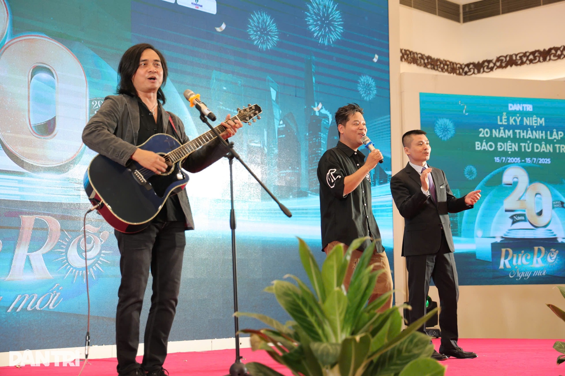 Dàn nghệ sĩ nổi tiếng, gạo cội đến dự Lễ kỷ niệm 20 năm báo Dân trí - 12 Dàn nghệ sĩ nổi tiếng, gạo cội đến dự Lễ kỷ niệm 20 năm báo Dân trí - 12