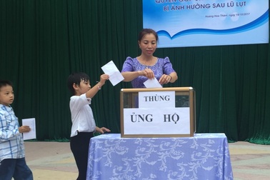 Những món quà ý nghĩa đến với học sinh vùng lũ