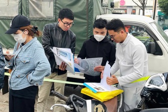 Có người ngất xỉu trong cơn hỗn loạn chen lấn mua nhà ở xã hội tại Hà Nội