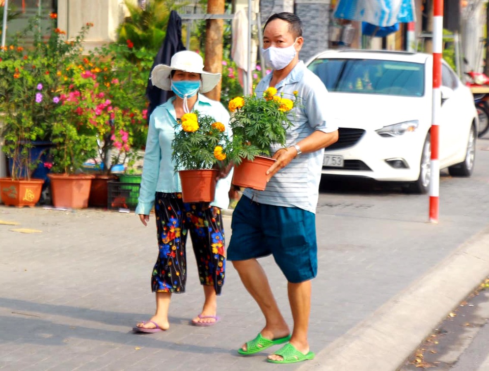 Hơn 10.000 người dân của 4 khu phố được dỡ bỏ phong tỏa - 4 Hơn 10.000 người dân của 4 khu phố được dỡ bỏ phong tỏa - 4