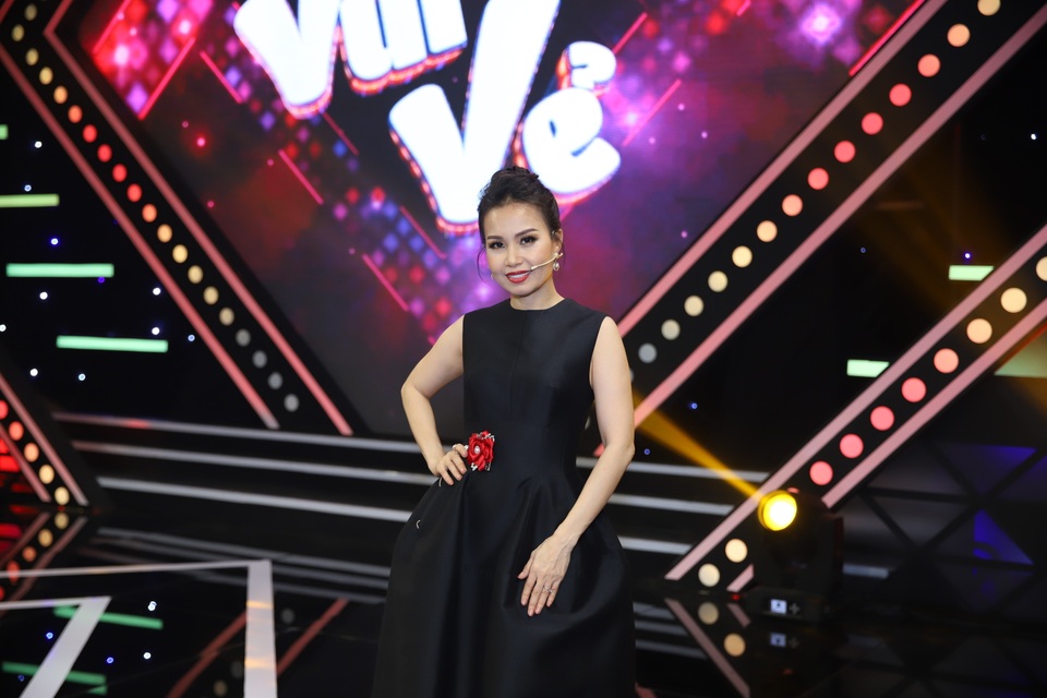 Cẩm Ly làm “thầy bói” khiến Việt Hương ngỡ ngàng - 5 Cẩm Ly làm “thầy bói” khiến Việt Hương ngỡ ngàng - 5