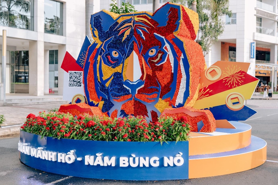 Ngắm mãnh hổ bùng nổ sắc màu tại Hội hoa xuân Phú Mỹ Hưng - 6 Ngắm mãnh hổ bùng nổ sắc màu tại Hội hoa xuân Phú Mỹ Hưng - 6