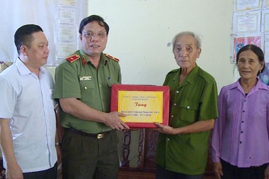 Chi gần 15 tỷ đồng tặng quà nhân ngày thương binh liệt sĩ