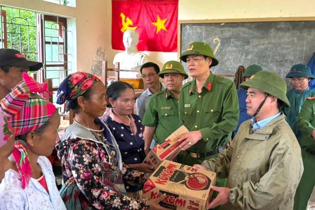 Thanh Hóa: 4 tàu cá bị chìm, 1 người mất tích do bão Yagi - 2 Thanh Hóa: 4 tàu cá bị chìm, 1 người mất tích do bão Yagi - 2