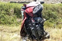 Ô tô bị tàu hỏa tông, tài xế mắc kẹt trong chiếc xe biến dạng